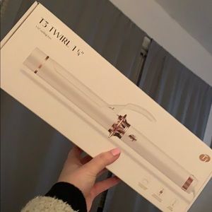 T3 Twirl 1 1/4 curling iron